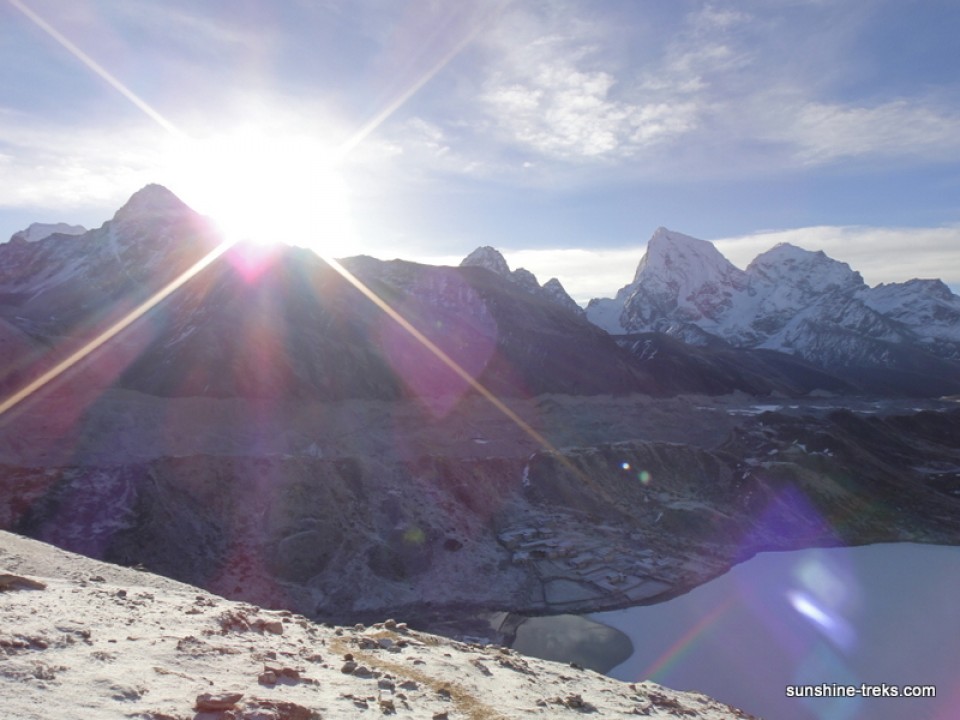 Gokyo Rì Aufstieg bei Sonnenaufgang hinter Mt. Everest