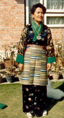 Maya in Tracht damals Maya in Tracht damals